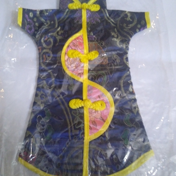 #1 Chinese Dress Wine Bottle Covers, Set of 4 - Picture 8 of 10